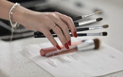 The Pro Makeup Artist way to Clean Makeup Brushes